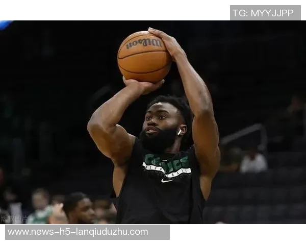 杰伦布朗自信宣言称自己为联盟最佳攻防一体球员投篮无所不能